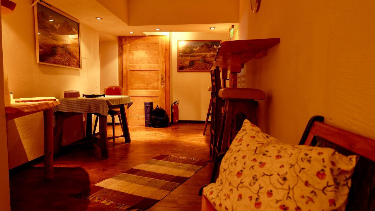 Hostel Weisses Roessl *