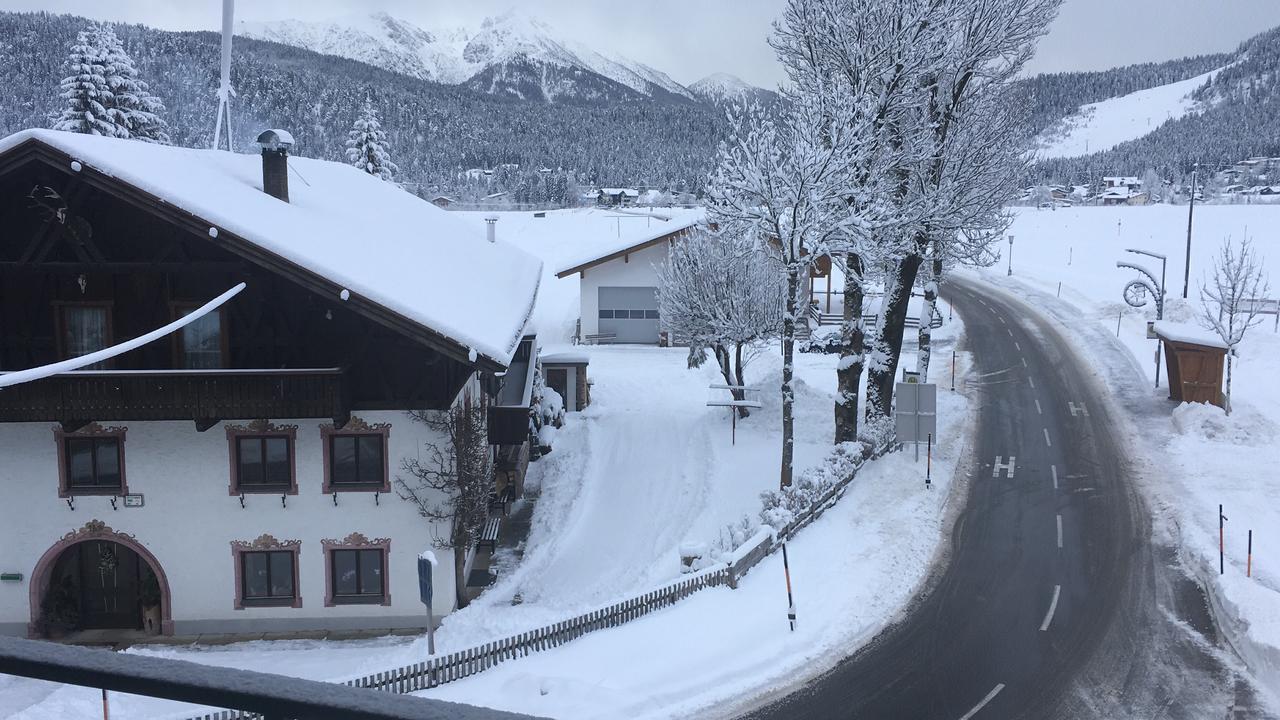 Weisses Roessl Hostel *
