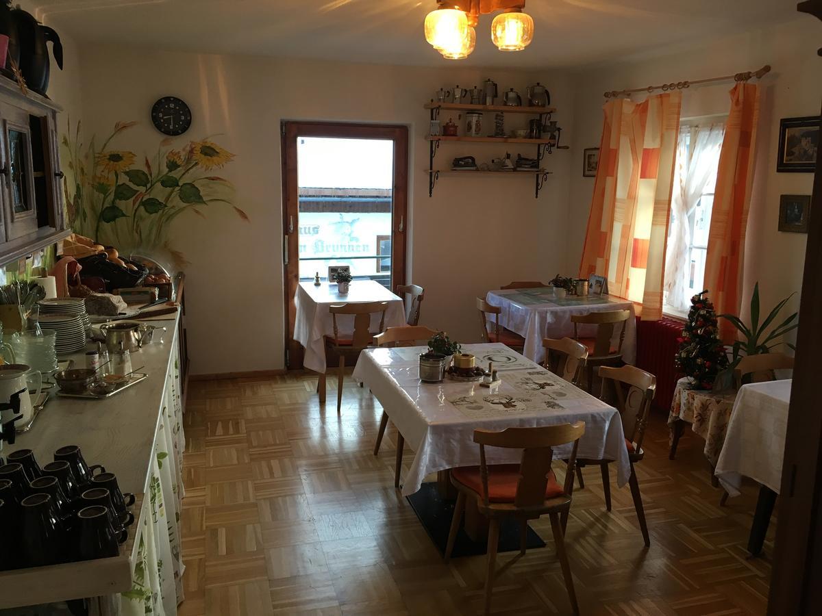 Weisses Roessl Hostel *