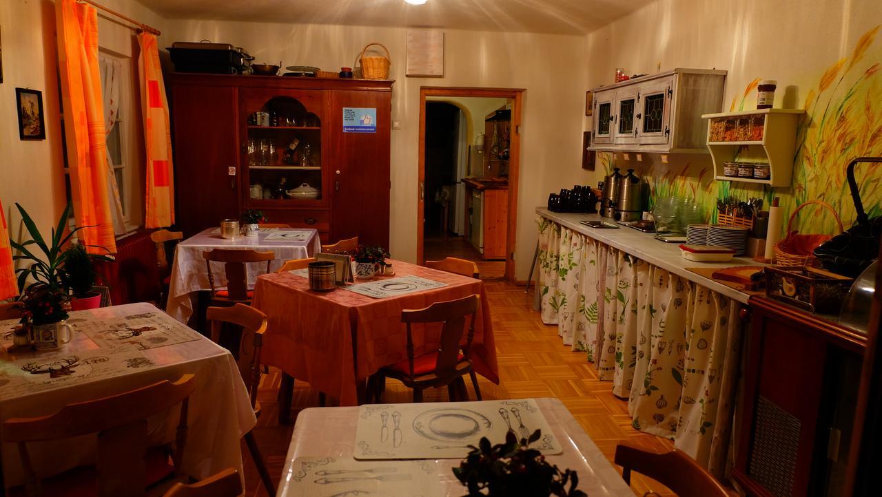 Hostel Weisses Roessl *