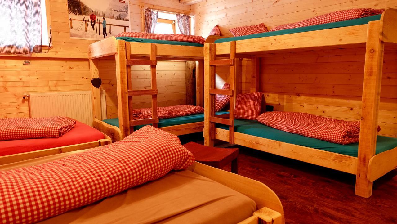 Hostel Weisses Rössl *